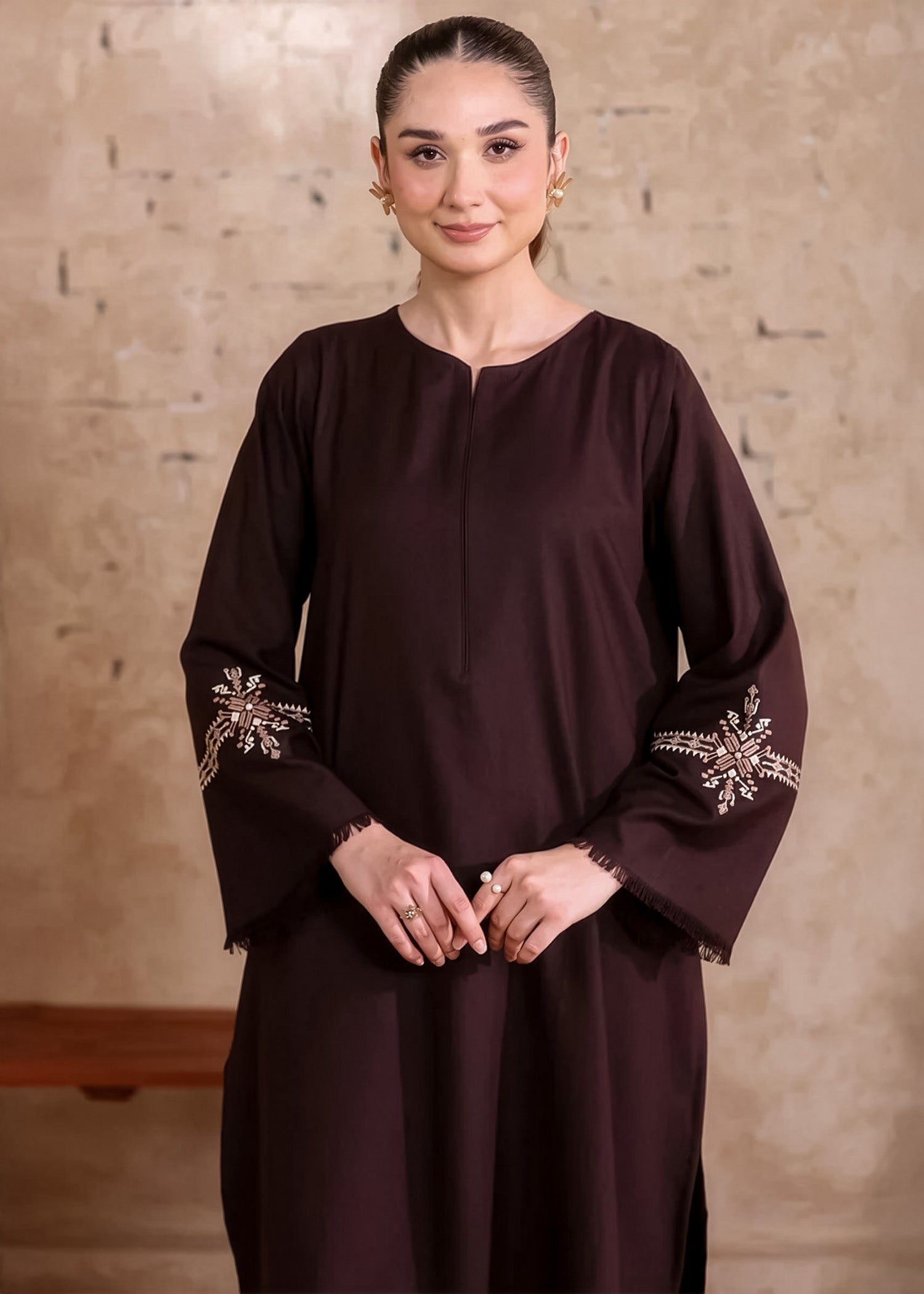 Marjaan Embroidered 2pc close-up