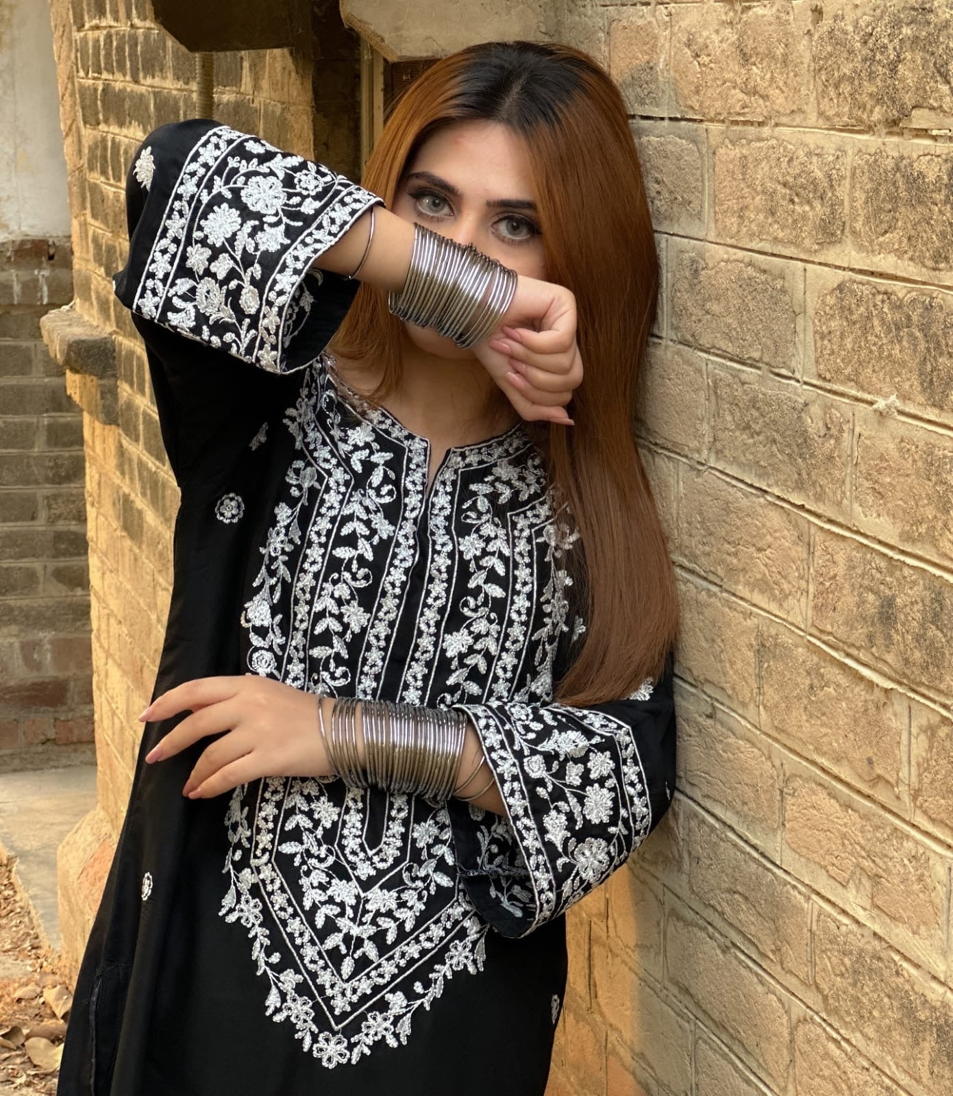 Erina Embroidered 2pc front embroidery detail