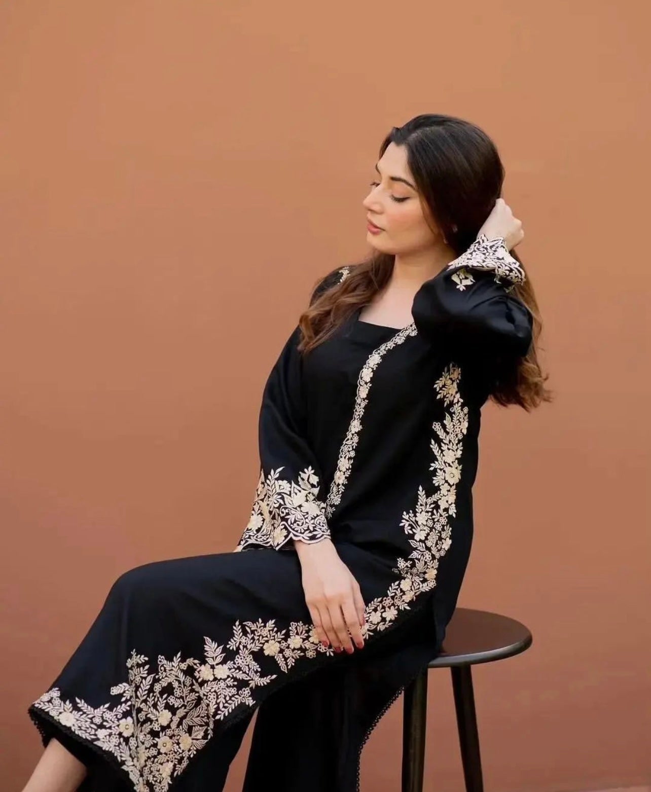 Black Eyed Embroidered 2pcs sitting pose