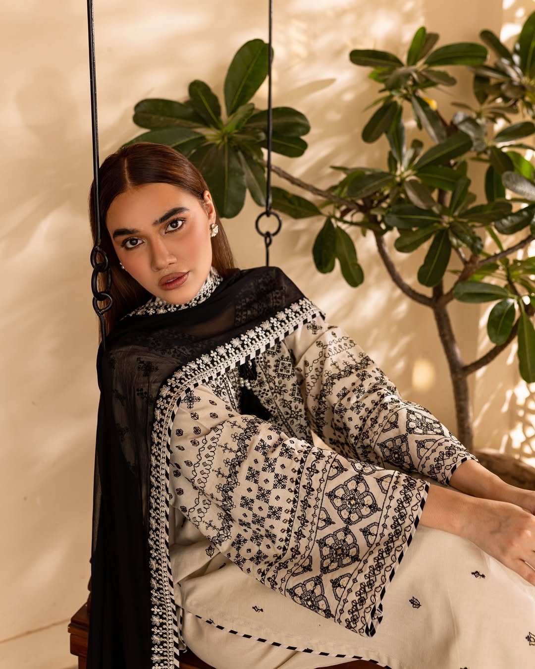 Arfa seated pose close-up