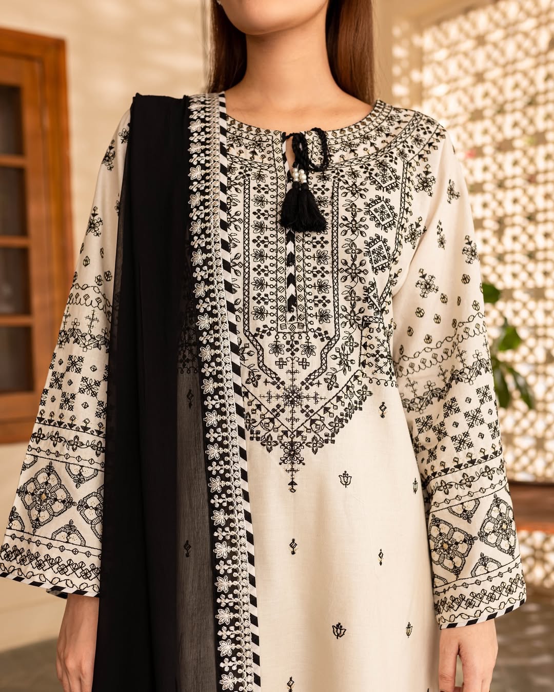 Arfa embroidered stitched 3pcs full front view