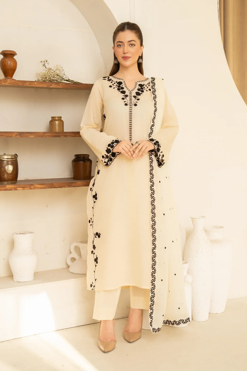 Noor jahan Embroidered 3pc full front view