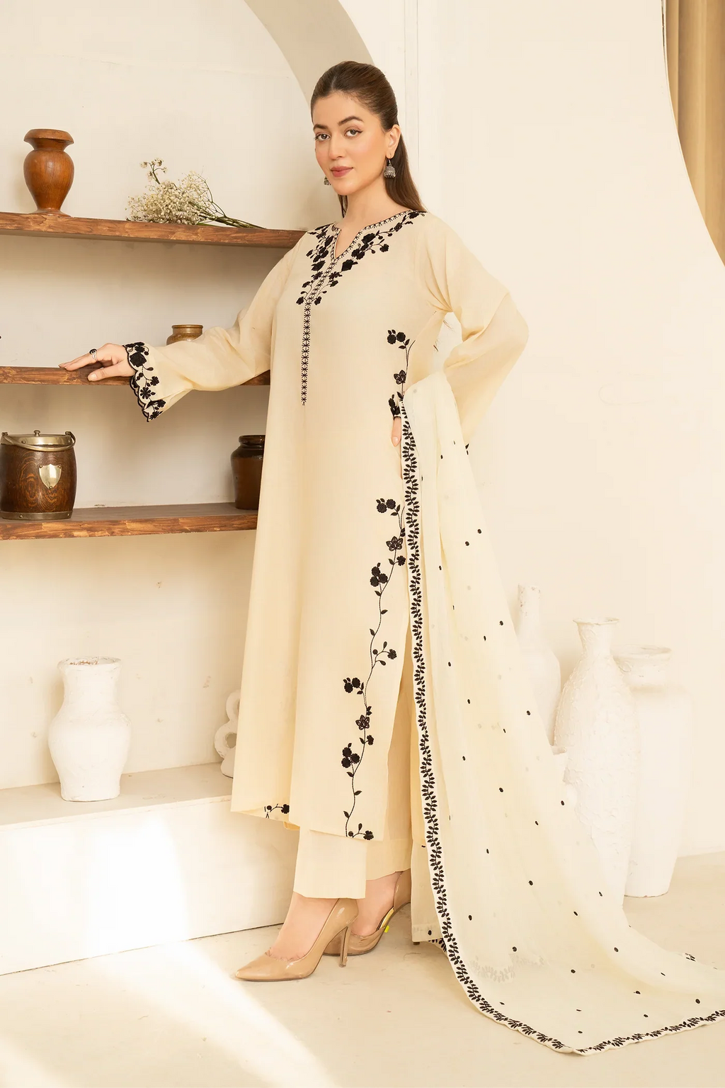 Noor jahan Embroidered 3pc full front view