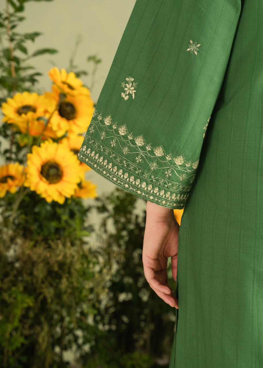 Zarnab Embroidered 3pc sleeve embroidery close-up