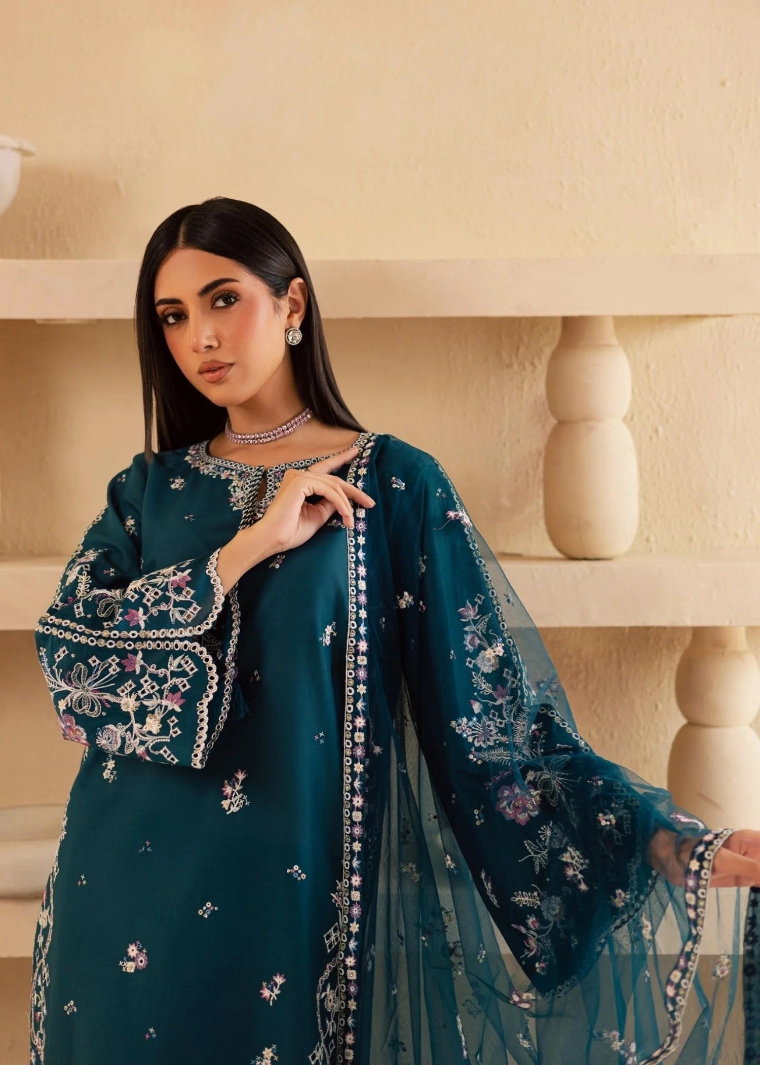 Esha Embroidered 3PC dupatta & sleeve embroidery detail