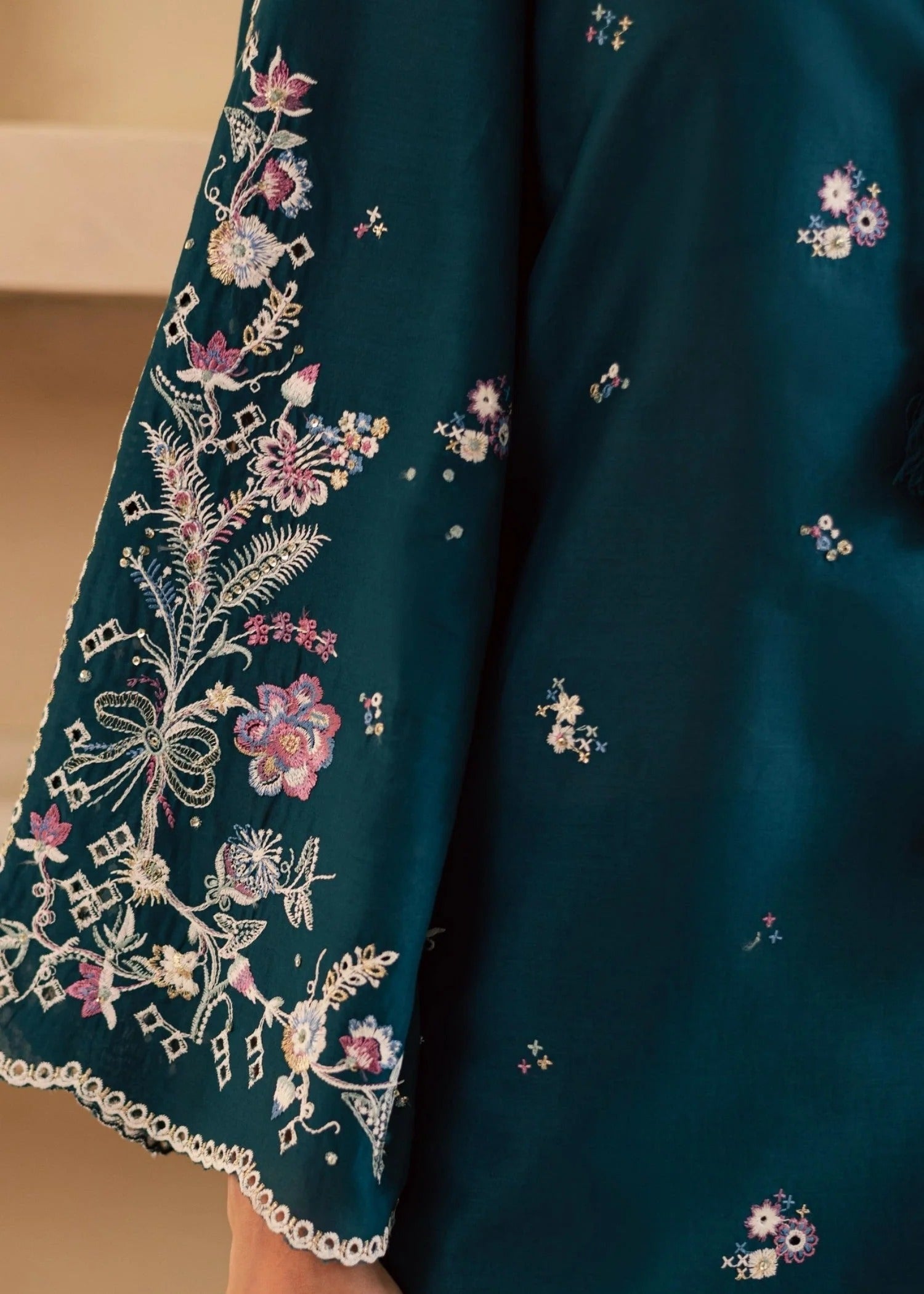 Esha Embroidered 3PC embroidery close-up (Zinc)