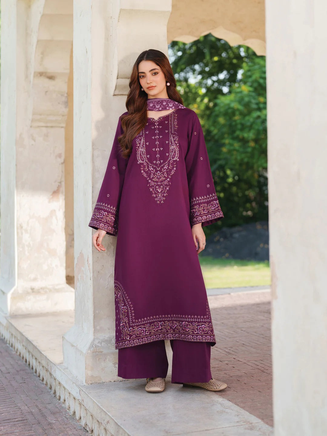 Kaavish Embroidered 3pc full outfit view